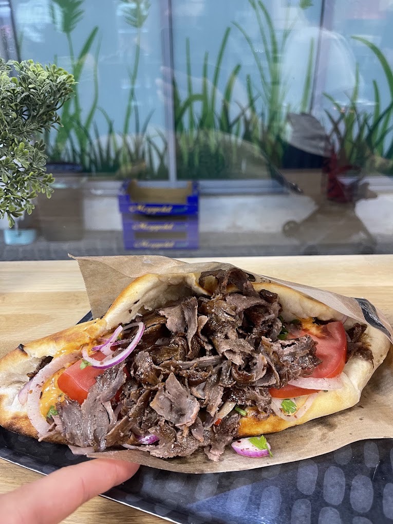 Döner im hausgemachten Sauerteigbrot